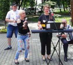 Karaoke PRL w Środowiskowym Domu Samopomocy w Gniewkowie - Spółdzielnia Socjalna WIGOR